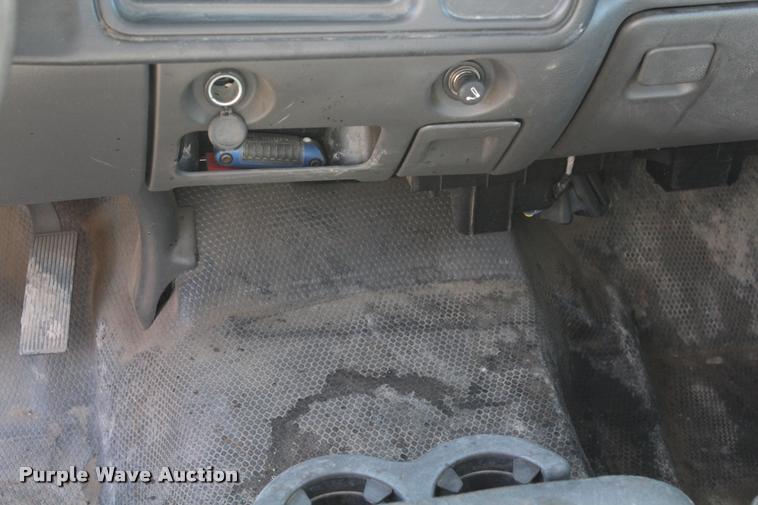 image for item K5782 2007 Chevrolet Silverado Classic 2500HD Ext. Cab utility bed pickup truck