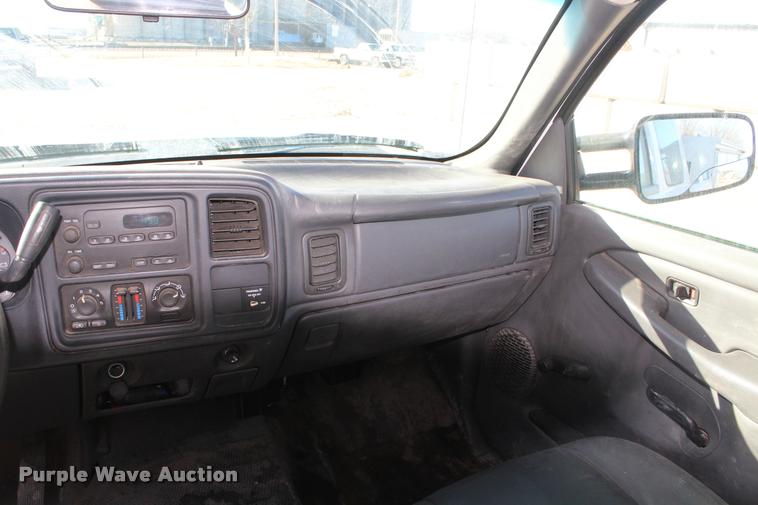 image for item K5782 2007 Chevrolet Silverado Classic 2500HD Ext. Cab utility bed pickup truck