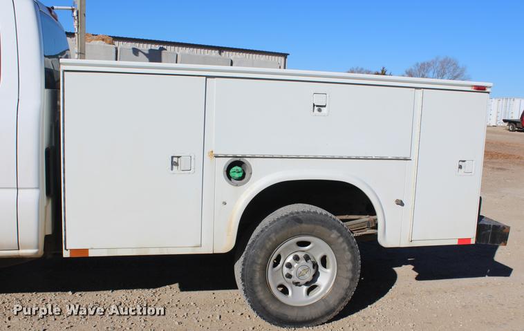 image for item K5782 2007 Chevrolet Silverado Classic 2500HD Ext. Cab utility bed pickup truck