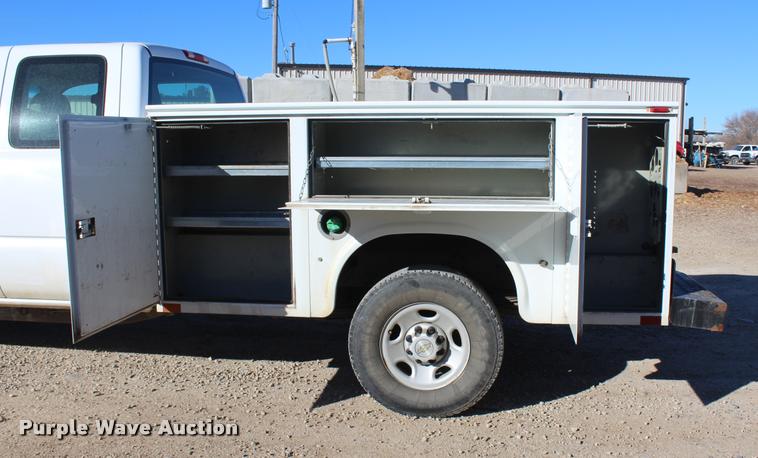 image for item K5782 2007 Chevrolet Silverado Classic 2500HD Ext. Cab utility bed pickup truck