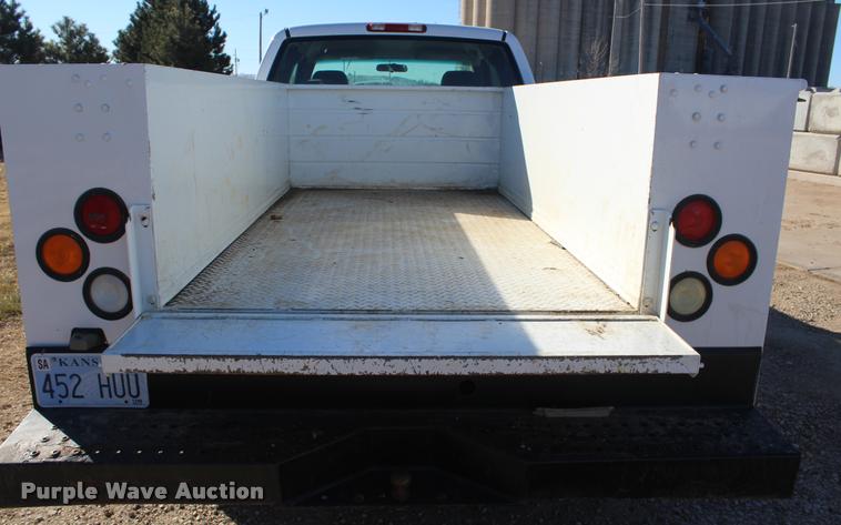 image for item K5782 2007 Chevrolet Silverado Classic 2500HD Ext. Cab utility bed pickup truck