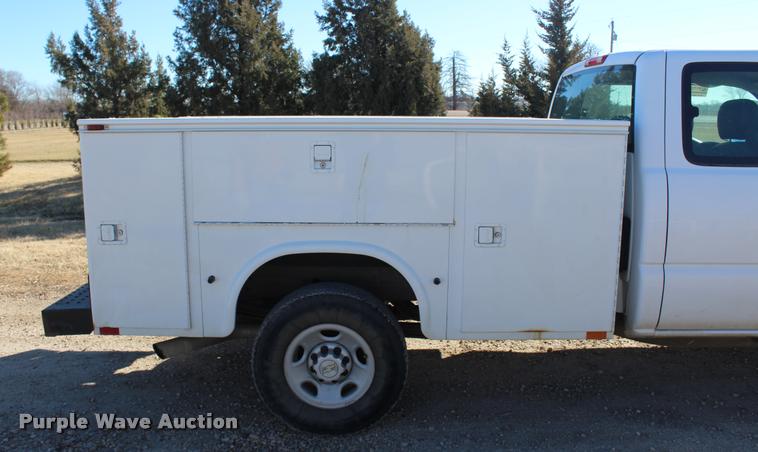 image for item K5782 2007 Chevrolet Silverado Classic 2500HD Ext. Cab utility bed pickup truck