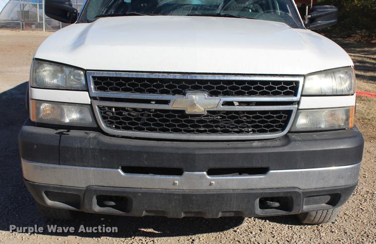 image for item K5782 2007 Chevrolet Silverado Classic 2500HD Ext. Cab utility bed pickup truck