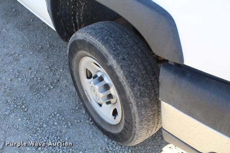 image for item K5782 2007 Chevrolet Silverado Classic 2500HD Ext. Cab utility bed pickup truck