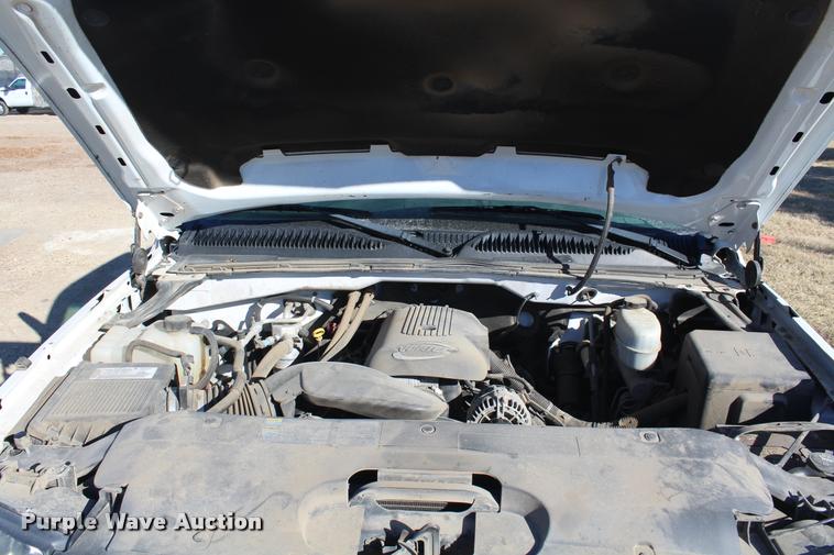 image for item K5782 2007 Chevrolet Silverado Classic 2500HD Ext. Cab utility bed pickup truck