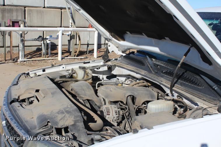 image for item K5782 2007 Chevrolet Silverado Classic 2500HD Ext. Cab utility bed pickup truck