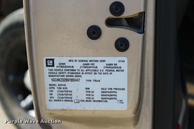 image for item L3027 2005 Chevrolet Silverado 2500HD Crew Cab pickup truck