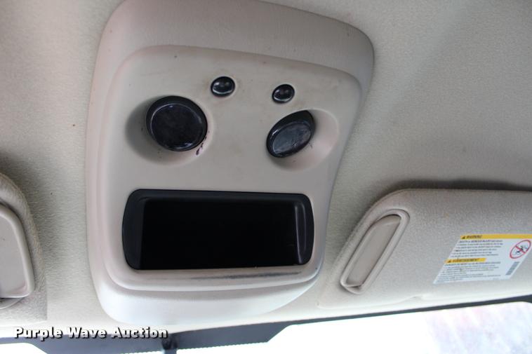 image for item L3027 2005 Chevrolet Silverado 2500HD Crew Cab pickup truck