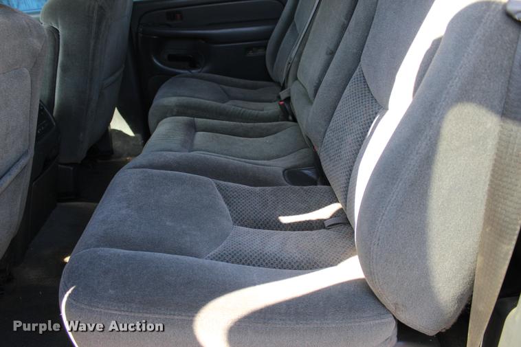 image for item L3027 2005 Chevrolet Silverado 2500HD Crew Cab pickup truck