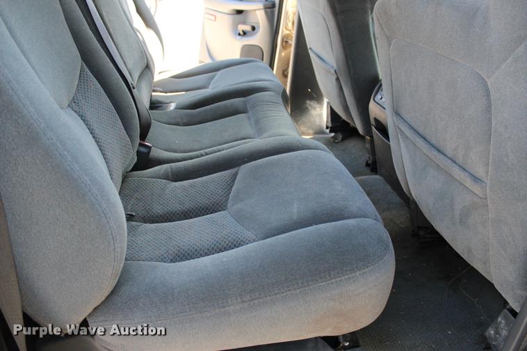 image for item L3027 2005 Chevrolet Silverado 2500HD Crew Cab pickup truck