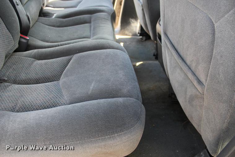 image for item L3027 2005 Chevrolet Silverado 2500HD Crew Cab pickup truck