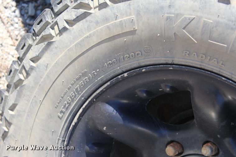 image for item L3027 2005 Chevrolet Silverado 2500HD Crew Cab pickup truck