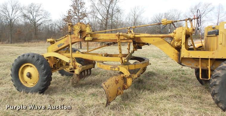 image for item L4607 Caterpillar 12 motor grader