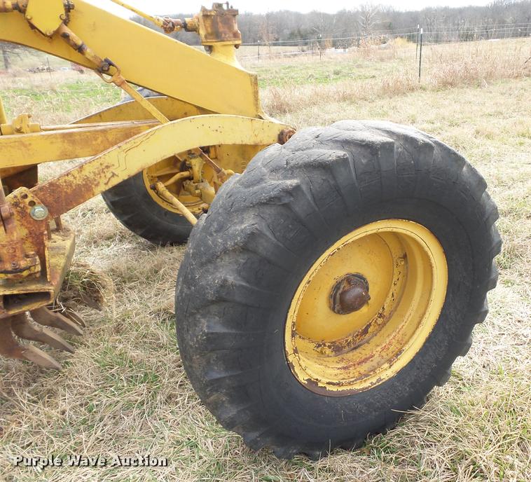 image for item L4607 Caterpillar 12 motor grader