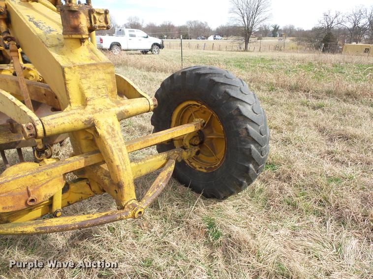image for item L4607 Caterpillar 12 motor grader