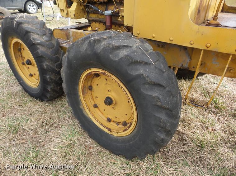 image for item L4607 Caterpillar 12 motor grader