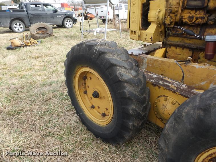 image for item L4607 Caterpillar 12 motor grader