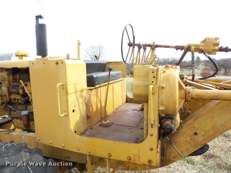image for item L4607 Caterpillar 12 motor grader