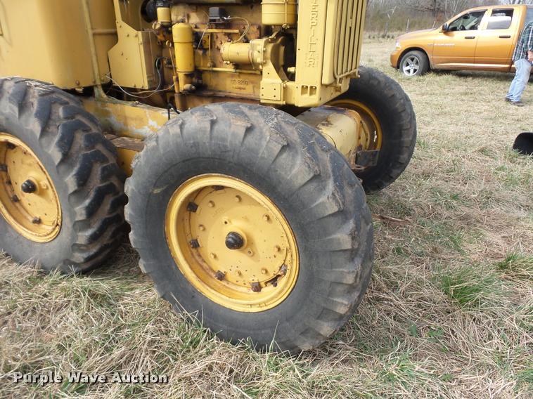 image for item L4607 Caterpillar 12 motor grader