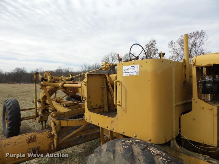 image for item L4607 Caterpillar 12 motor grader