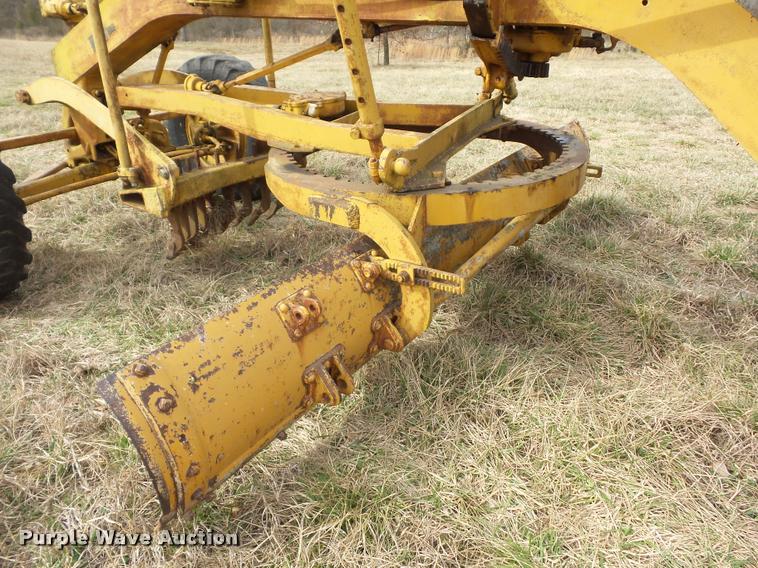 image for item L4607 Caterpillar 12 motor grader