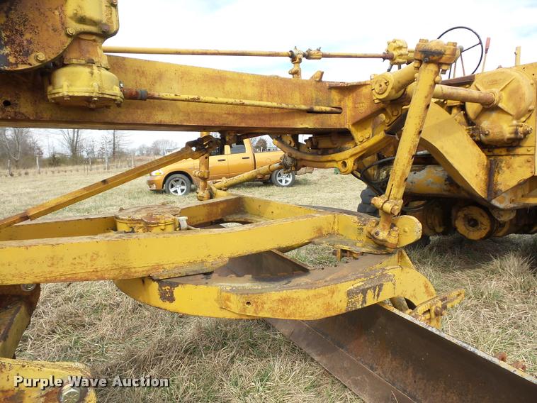 image for item L4607 Caterpillar 12 motor grader