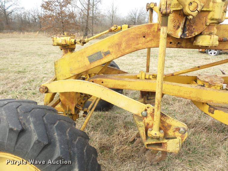 image for item L4607 Caterpillar 12 motor grader