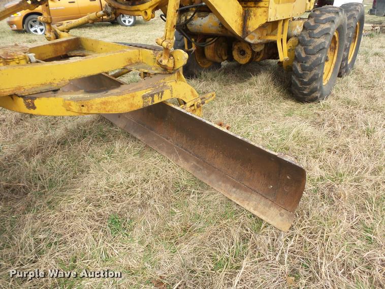 image for item L4607 Caterpillar 12 motor grader