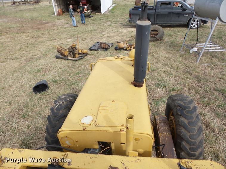 image for item L4607 Caterpillar 12 motor grader