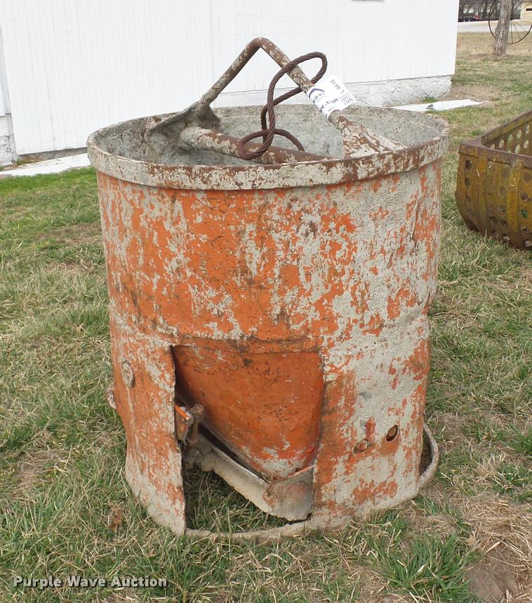 image for item L4616 Concrete hopper