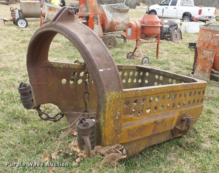 image for item L4617 46" drag bucket