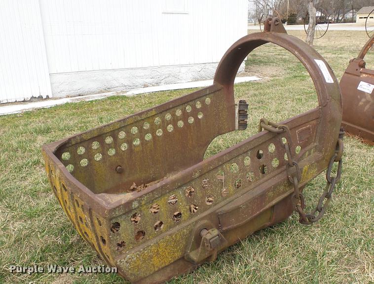 image for item L4617 46" drag bucket