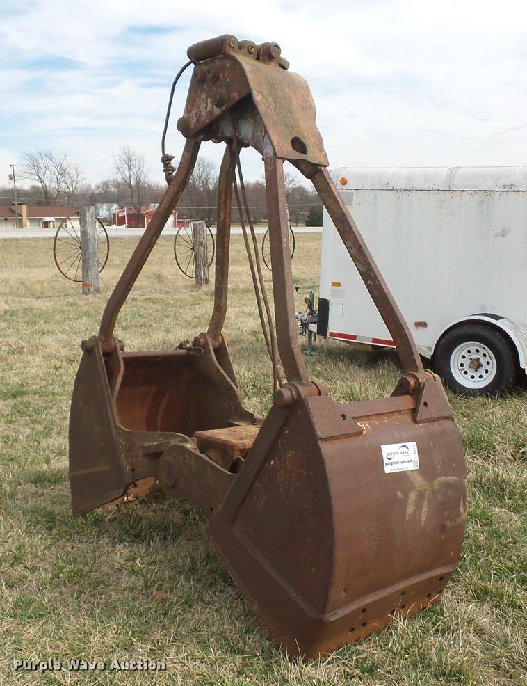 image for item L4618 32" clamshell bucket