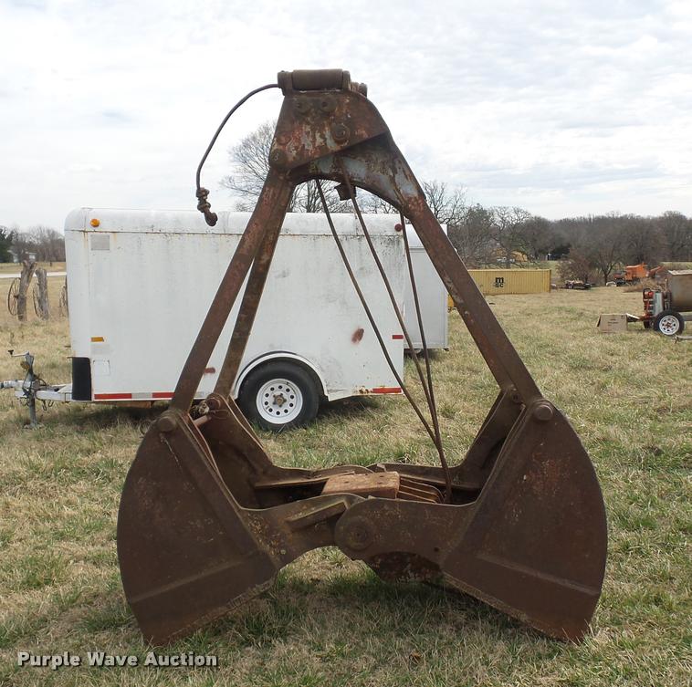 image for item L4618 32" clamshell bucket