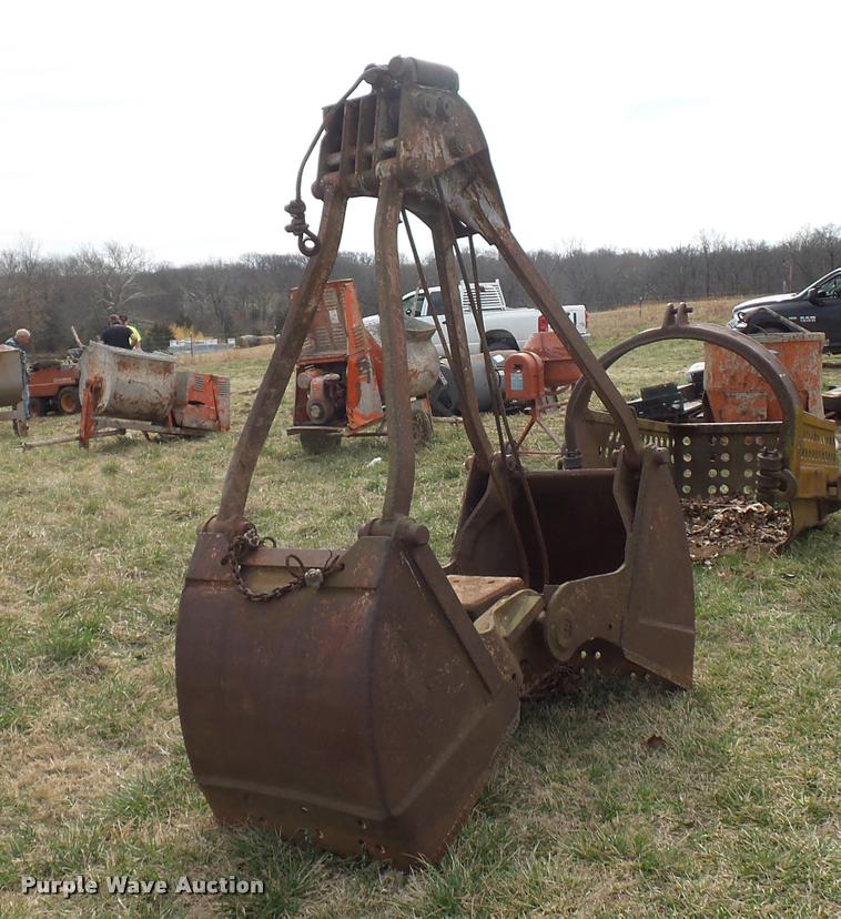 image for item L4618 32" clamshell bucket