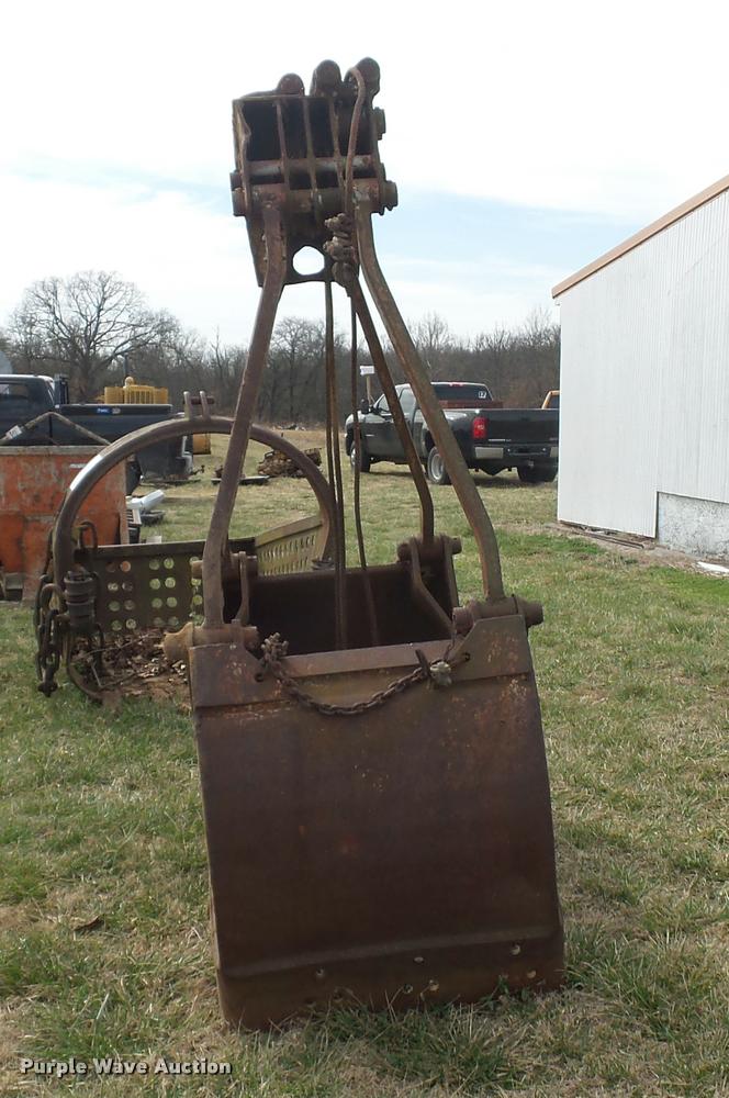 image for item L4618 32" clamshell bucket