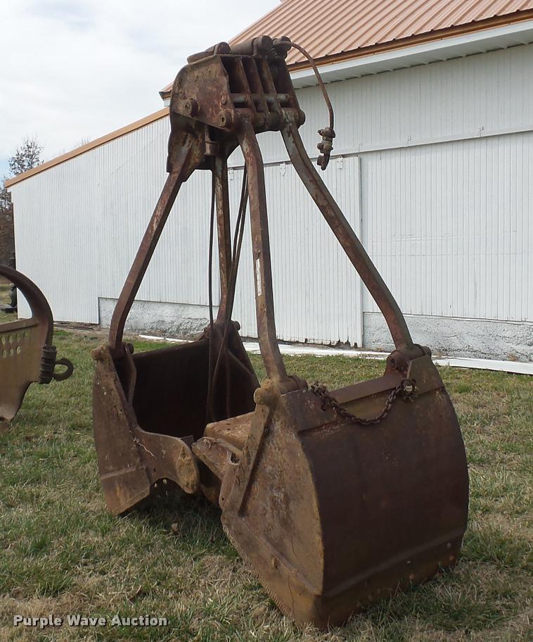 image for item L4618 32" clamshell bucket