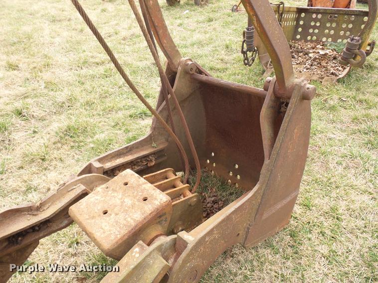 image for item L4618 32" clamshell bucket