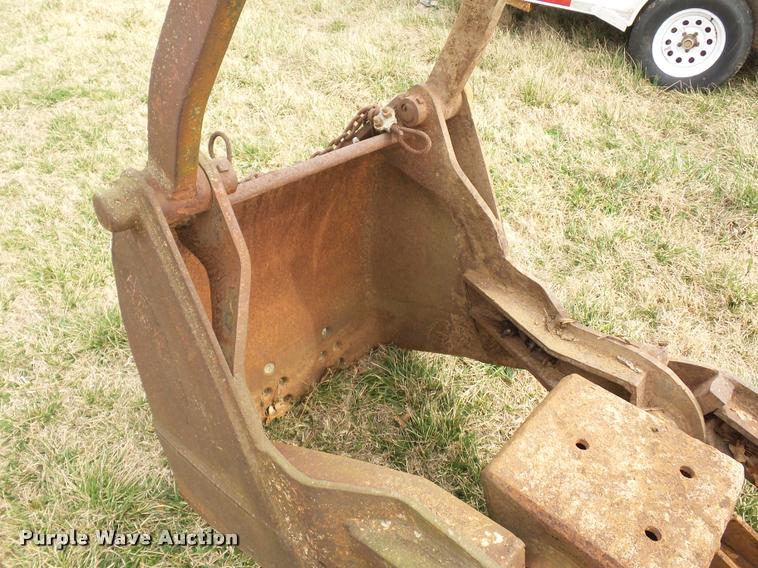 image for item L4618 32" clamshell bucket