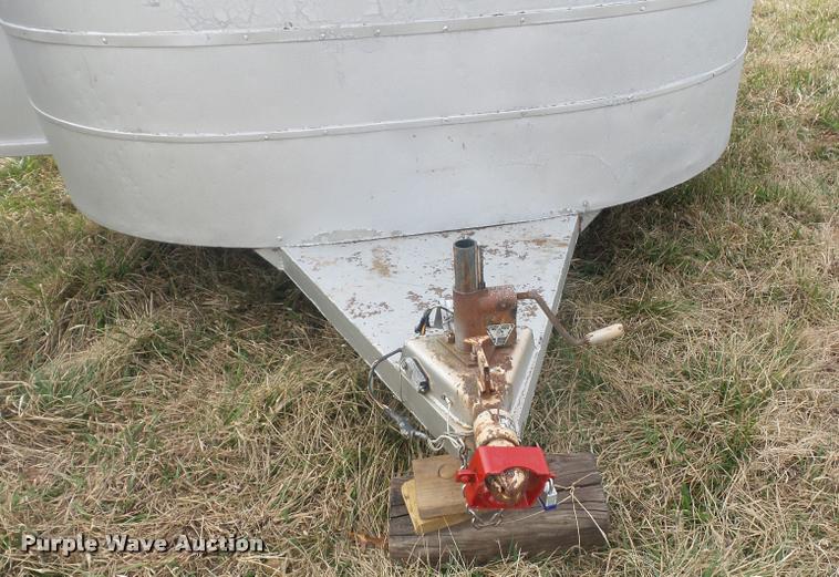 image for item L4620 1992 Calvia enclosed cargo trailer