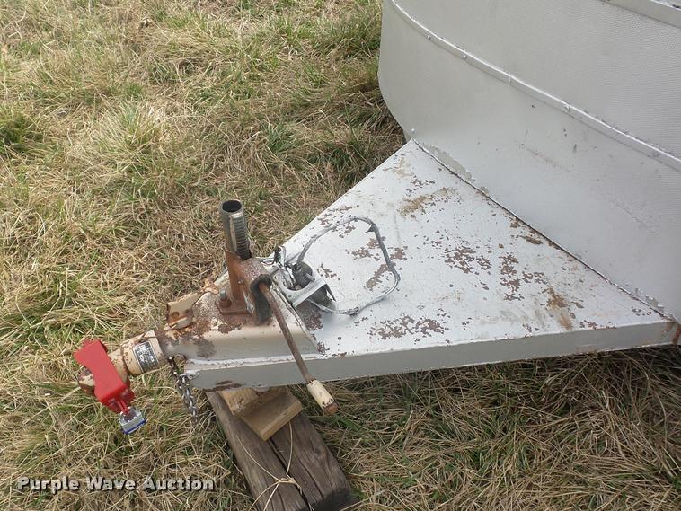 image for item L4620 1992 Calvia enclosed cargo trailer