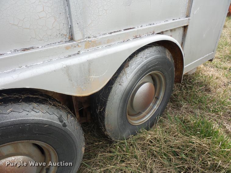 image for item L4620 1992 Calvia enclosed cargo trailer