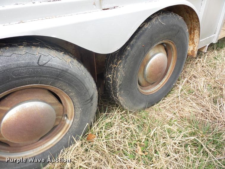 image for item L4620 1992 Calvia enclosed cargo trailer