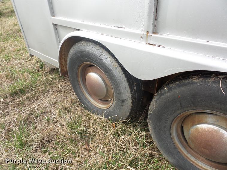 image for item L4620 1992 Calvia enclosed cargo trailer