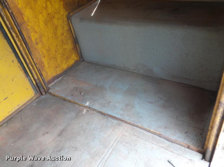 image for item L4621 Airport luggage wagon