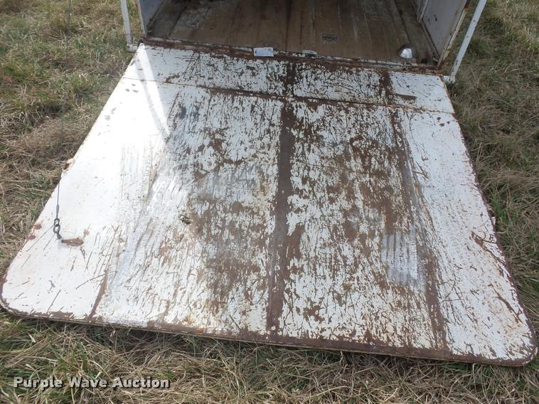 image for item L4623 1998 enclosed cargo trailer