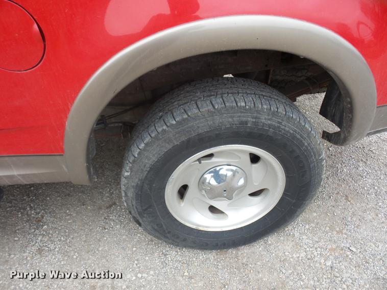 image for item L4631 2003 Ford F150 SuperCrew pickup truck