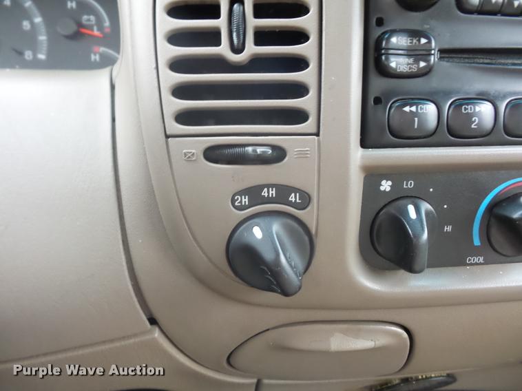 image for item L4631 2003 Ford F150 SuperCrew pickup truck