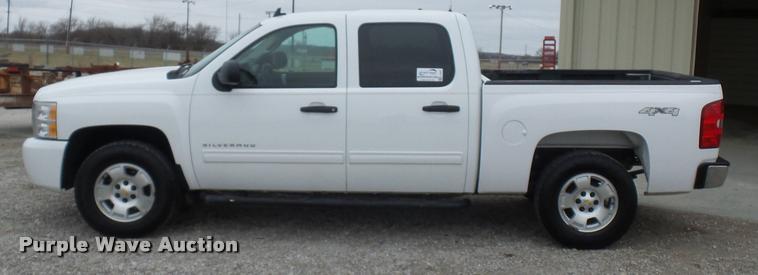 image for item L4637 2010 Chevrolet Silverado 1500 Crew Cab pickup truck