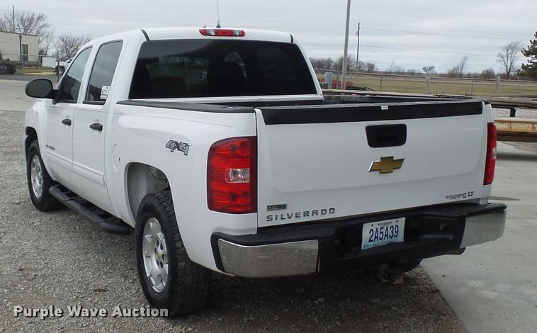 image for item L4637 2010 Chevrolet Silverado 1500 Crew Cab pickup truck